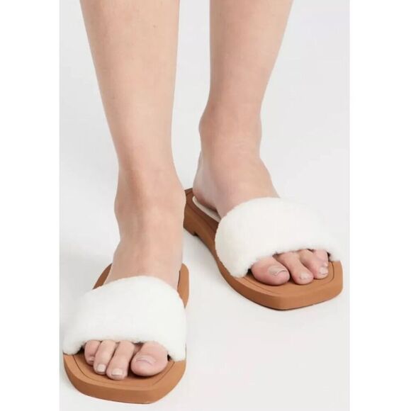 STUART WEITZMAN Cammy Slide Sandal 9B Ivory  Natural Sheep Shearling Leather NEW - Picture 1 of 7